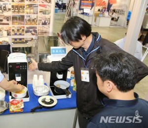 하우스쿡 조리 체험하는 바이어들